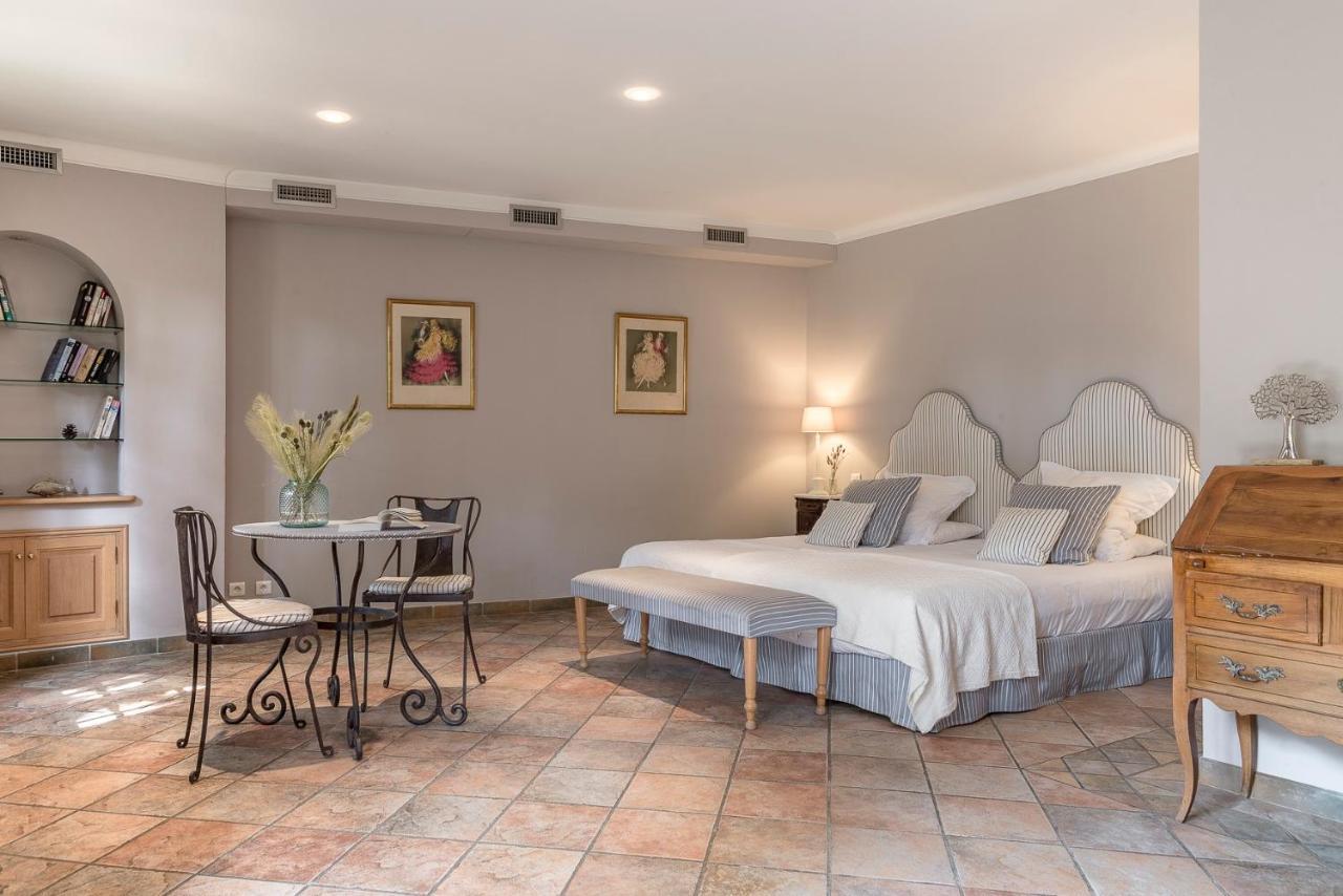 Villeneuve-lès-Avignon Hotel La Magnaneraie מראה חיצוני תמונה