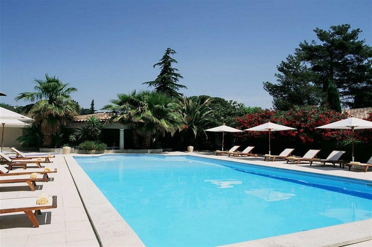 Villeneuve-lès-Avignon Hotel La Magnaneraie מראה חיצוני תמונה